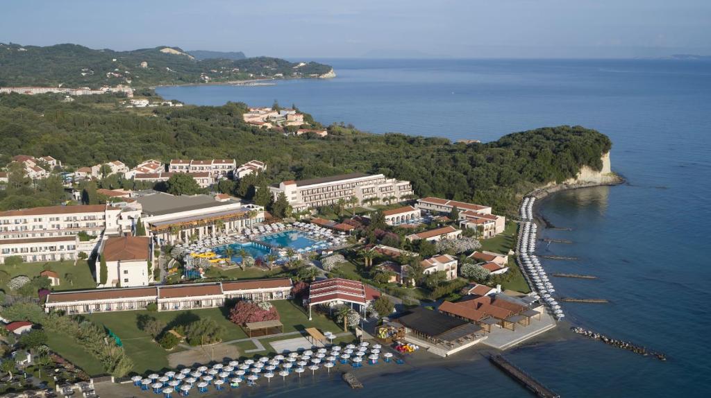 Roda Beach Resort & Spa (Karousádes) 