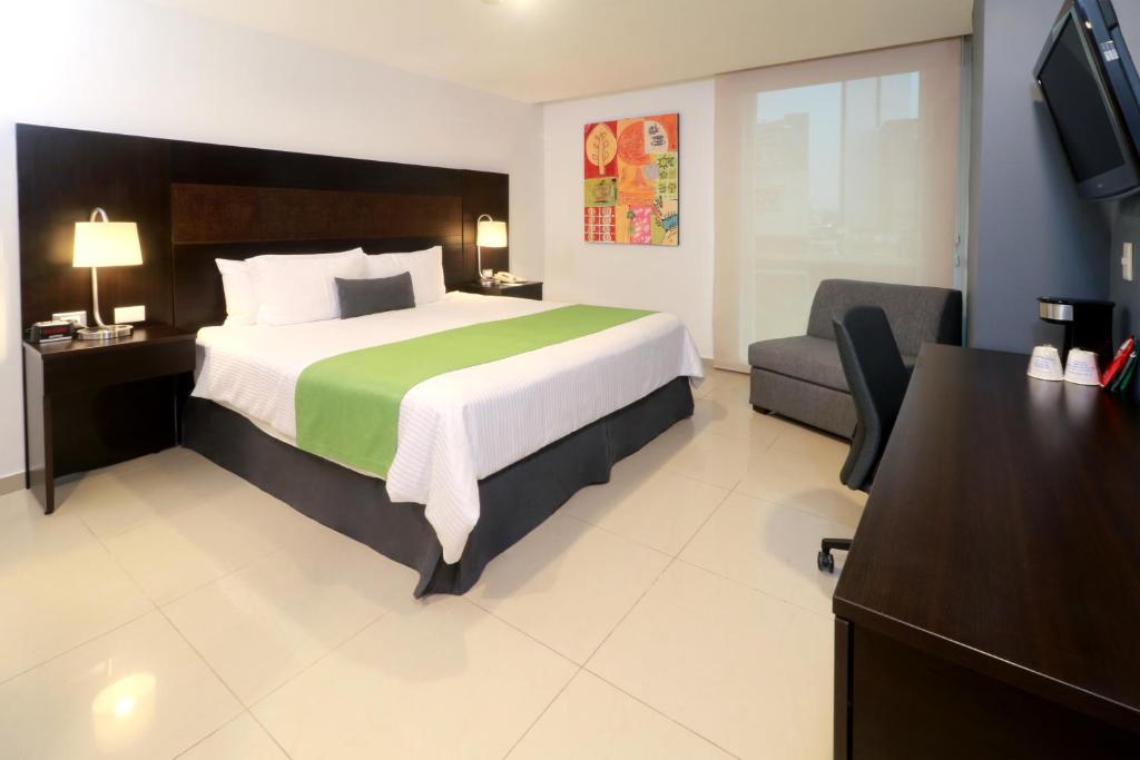 Wyndham Garden Guadalajara Acueducto